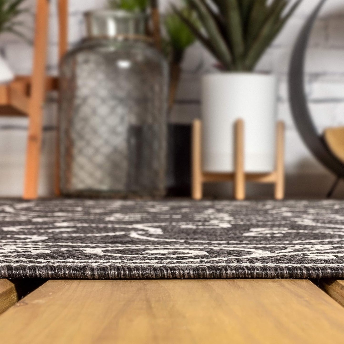 JONATHAN Y Vintage Filigree Indoor Outdoor Square Area Rug 6X6 Black/Gray, Charleston Textured Weave for Backyard, Patio, Porch, Easy-Cleaning, High Traffic, Pet-Friendly, Non-Shedding (SMB106G-6SQ)
