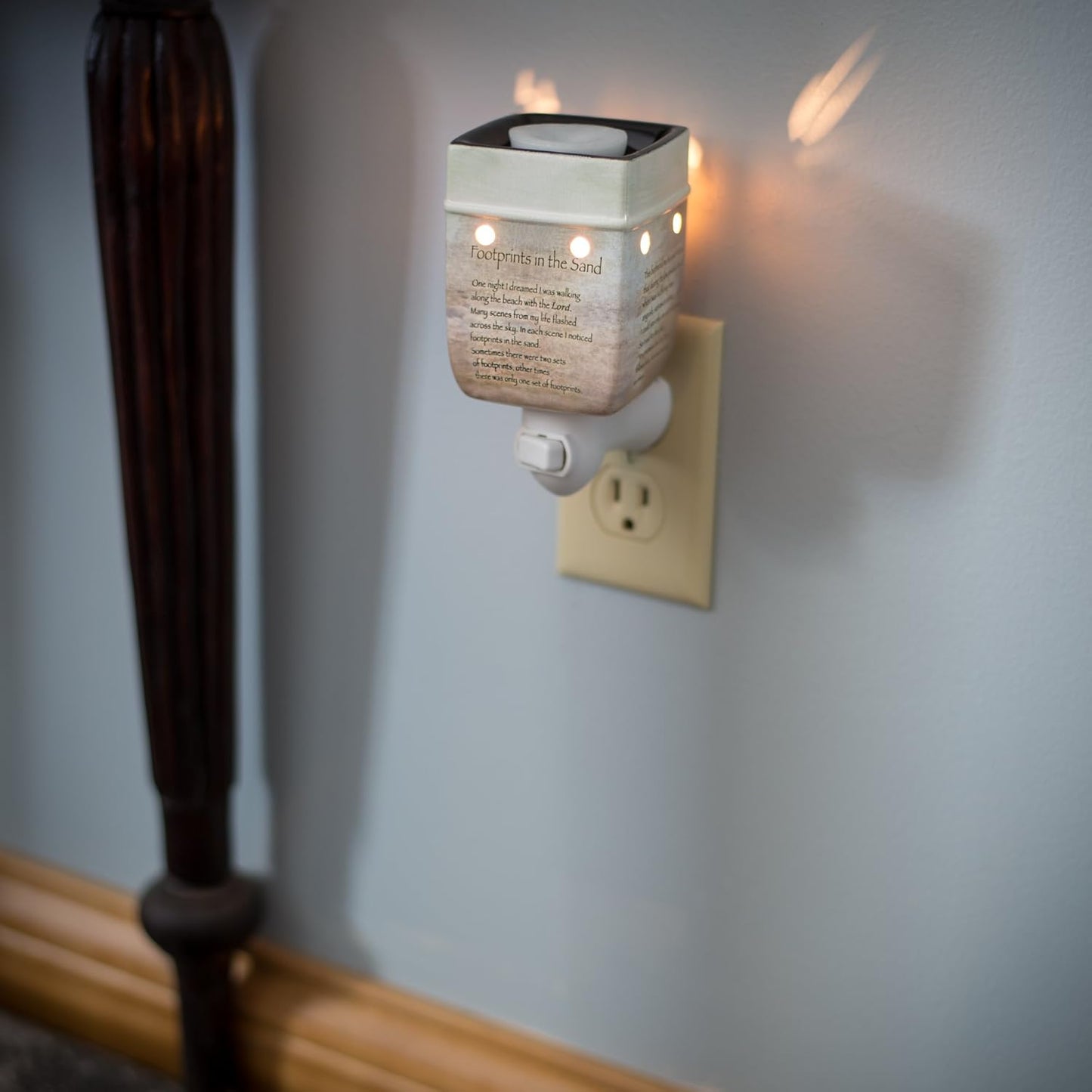 Elanze Designs Footprints in The Sand Ceramic Stoneware Electric Plug-in Outlet Wax and Oil Warmer