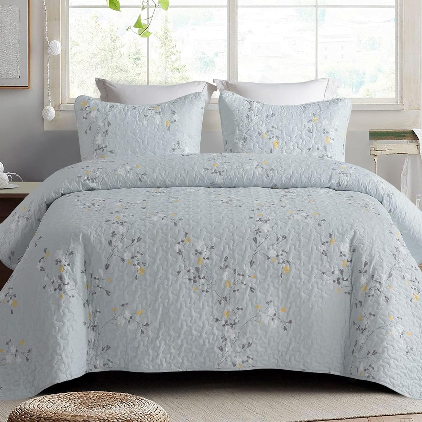 Exclusivo Mezcla Reversible Boho Quilt Set King Size, 3 Pieces Flowers Light Blue All Season Bedspreads, Ultra Soft Floral Coverlet Bedding Set with Printed Pattern (1 Quilt, 2 Pillow Shams)