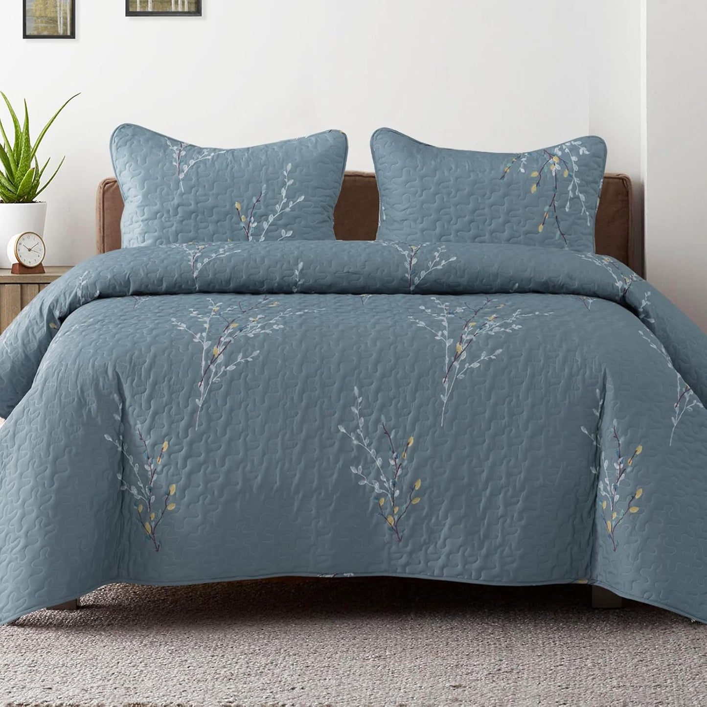 Exclusivo Mezcla Reversible Boho Quilt Set Queen Size, 3 Pieces Flowers Blue All Season Bedspreads, Ultra Soft Floral Coverlet Bedding Set with Printed Pattern (1 Quilt, 2 Pillow Shams)