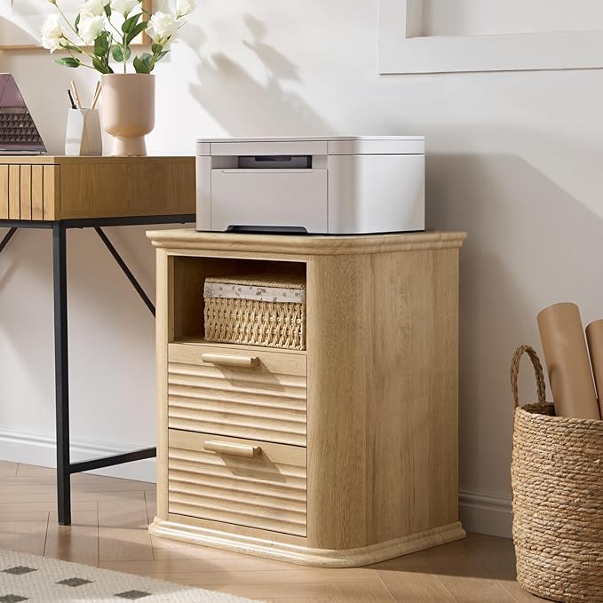 Okvnbjk 22" Fluted Night Stand with Charging Station, Modern End Table with 2 Drawers & Open Storage, Stylish Bedside Table for Living Room, Bedroom, Side Tables Curved Profile Design, Oak