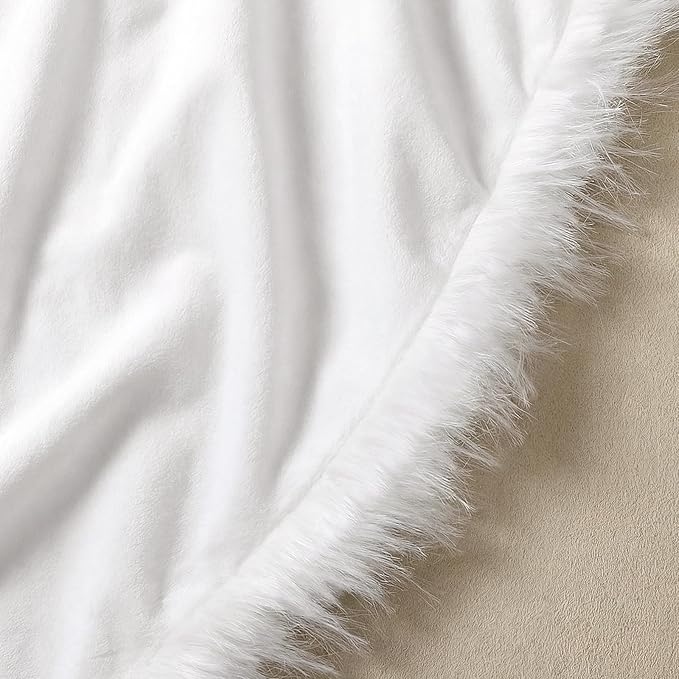 60 Inch Extra Large Faux Fur Christmas Tree Skirt, White Long Fur Fluffy Tree Skirt Plush Luxury Soft Warm for Home Xmas Party Holiday Indoor Decor