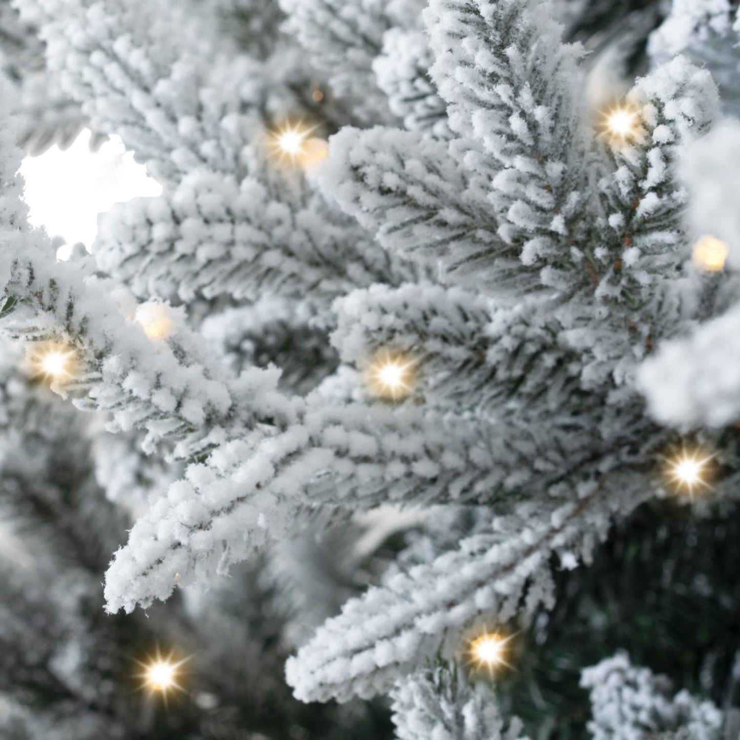 Ginebra Snow Flocked Prelit Christmas Tree 7.5ft/Snow Flocked