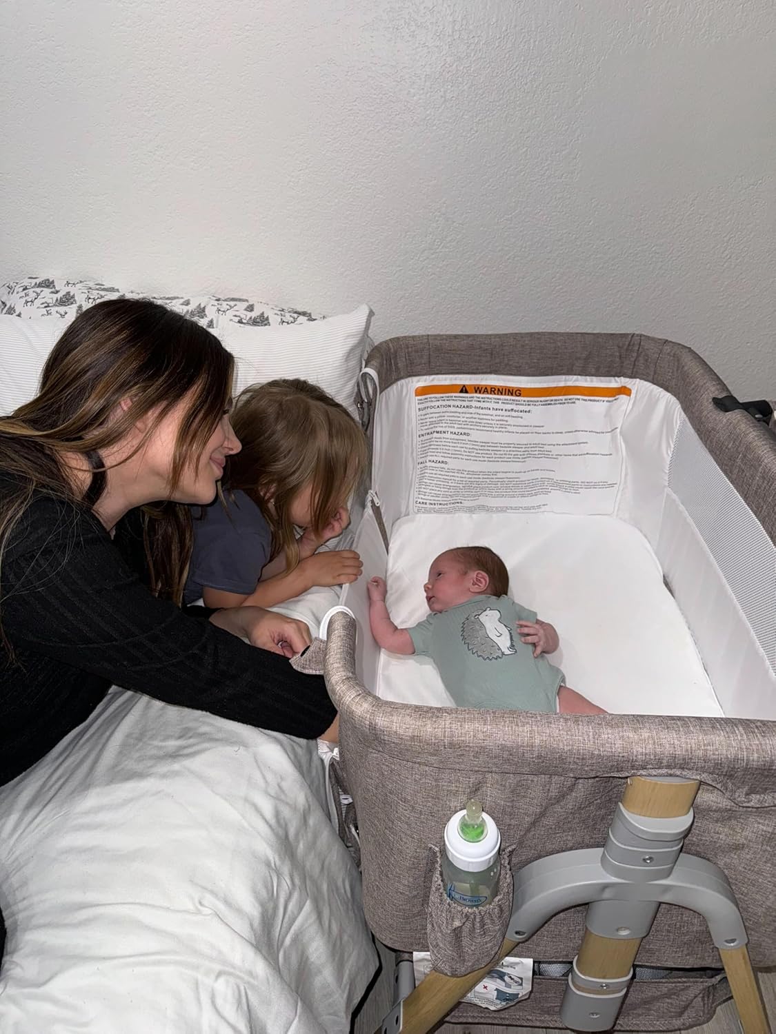 HARPPA Cuddly Bassinet, 3 in 1 Baby Bassinet Bedside Sleeper, Bedside Crib with Mattress and Wheels, Breathable Mesh, 5 Height Adjustable, Anchor Strap (Wood Grain, Khaki)