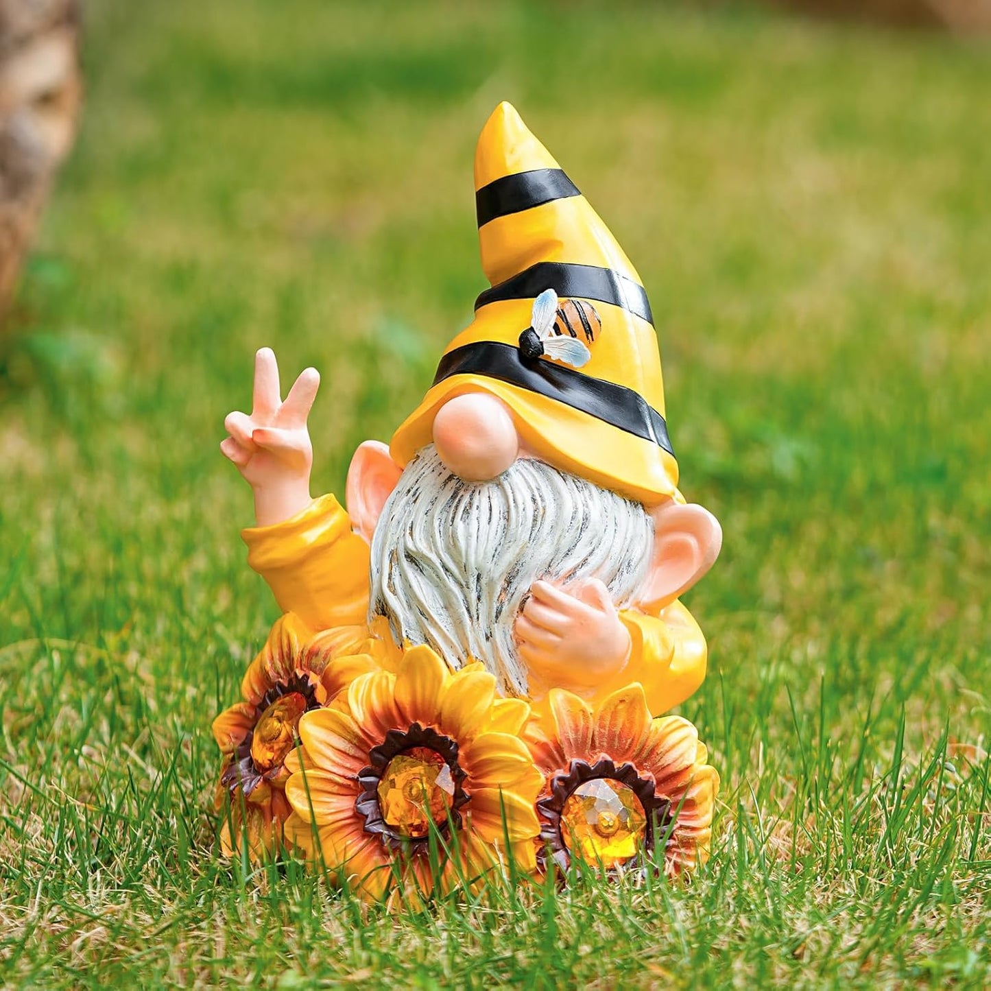 Garden Sculptures & Statues Resin Summer Bee Gnome with Sunflower, Outdoor Funny Decoration Solar Light Figurine Gifts for Yard, Patio Decor for Mom