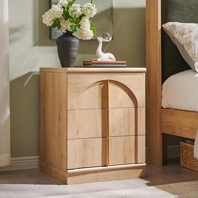 ACCOHOHO Modern Night Stand with Arched Panel, 18" Nightstand with Charging Station, Side Table with 3 Storage Drawers, Wood Square Bedside End Table for Bedroom Living Room, Natural Oak