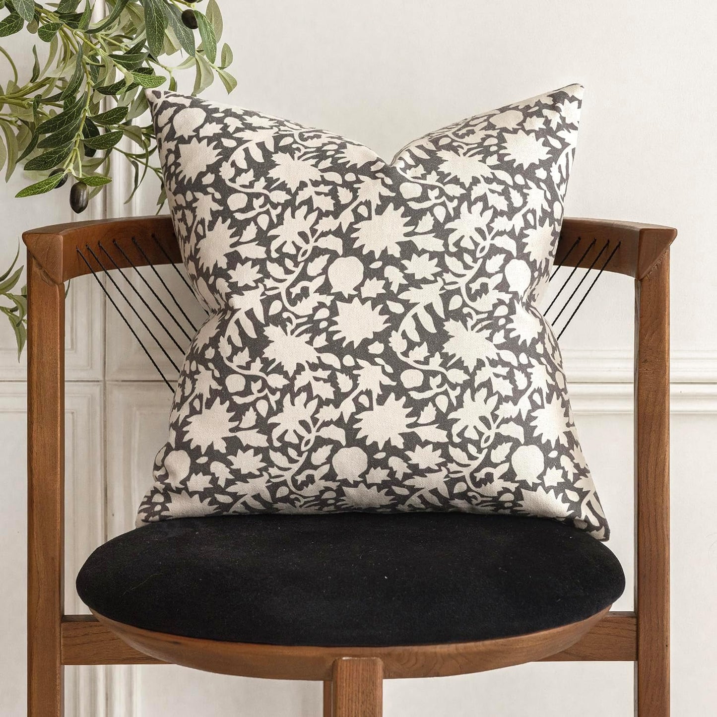 Foindtower Set of 2 Decorative Neutral Floral Throw Pillow Covers Accent Farmhouse Cushion Covers Boho Vintage Pillowcase for Couch Sofa Bedroom Living Room Home Decor Outdoor,24×24 Inch,Rustic Gray