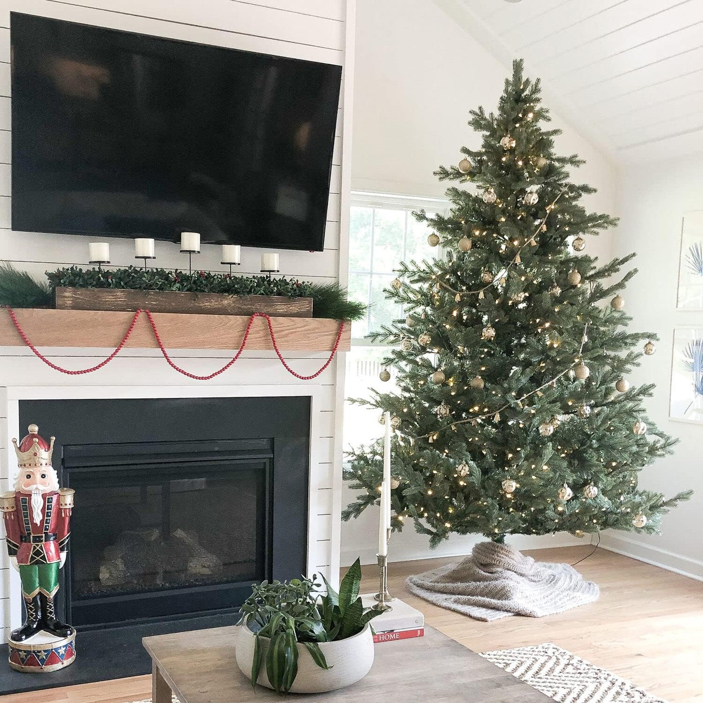Fraser Hill Farm 7.5-Ft. Foxtail Pine Artificial Christmas Tree with White Incandescent Smart Lights and Stand, Prelit Foldable Fake Tree with Realistic Foliage for Home Decoration