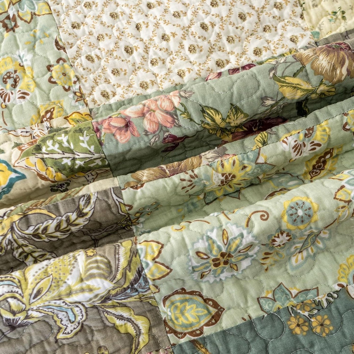 YAYIDAY Oversized Queen Quilt Set Patchwork Bedspread (110x118 Inch) - 100% Cotton Reversible Breathable Floral Quilted Coverlet with Pillow Shams Fit All Season