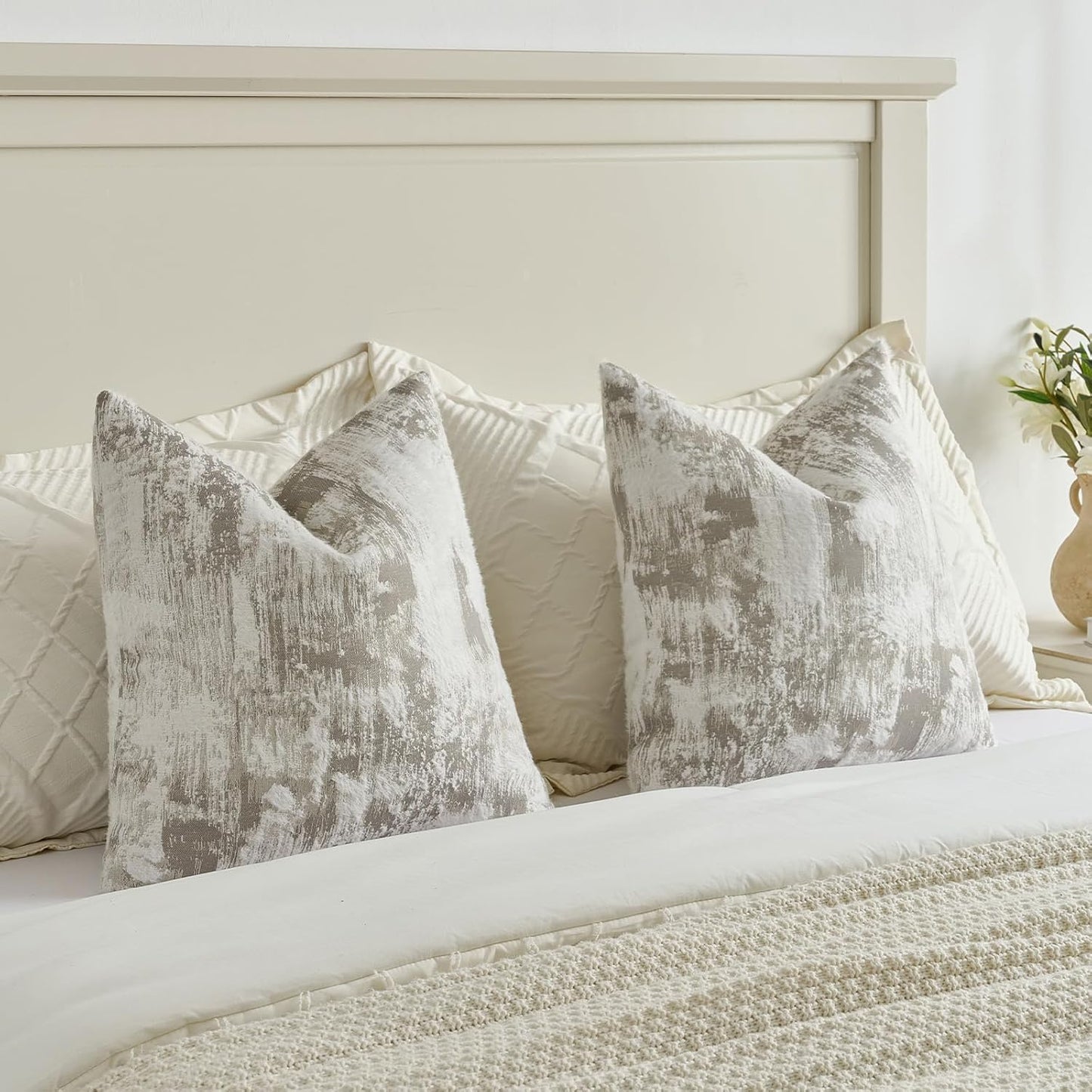 FUTEI Grey White Decorative Throw Pillow Covers 18x18 Inch Set of 2,Soft Faux Cashmere Jacquard - Textured & Cozy Cushion Case,Modern Home Decor for Couch Bed Living Room