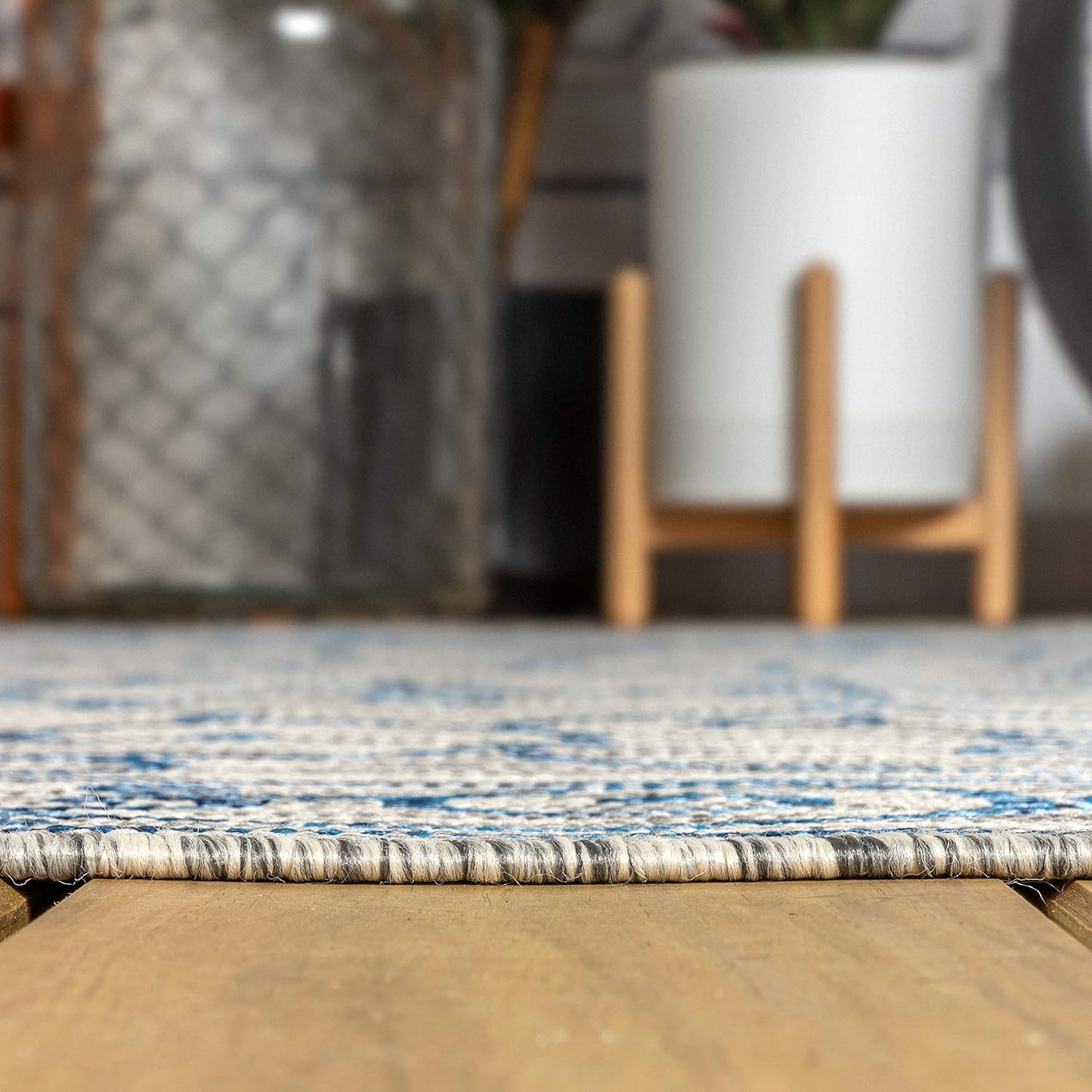 JONATHAN Y Vintage Filigree Indoor Outdoor Round Area Rug 6 Ft Gray/Navy, Charleston Textured Weave for Backyard, Patio, Porch, Easy-Cleaning, High Traffic, Pet-Friendly, Non-Shedding (SMB106C-6R)