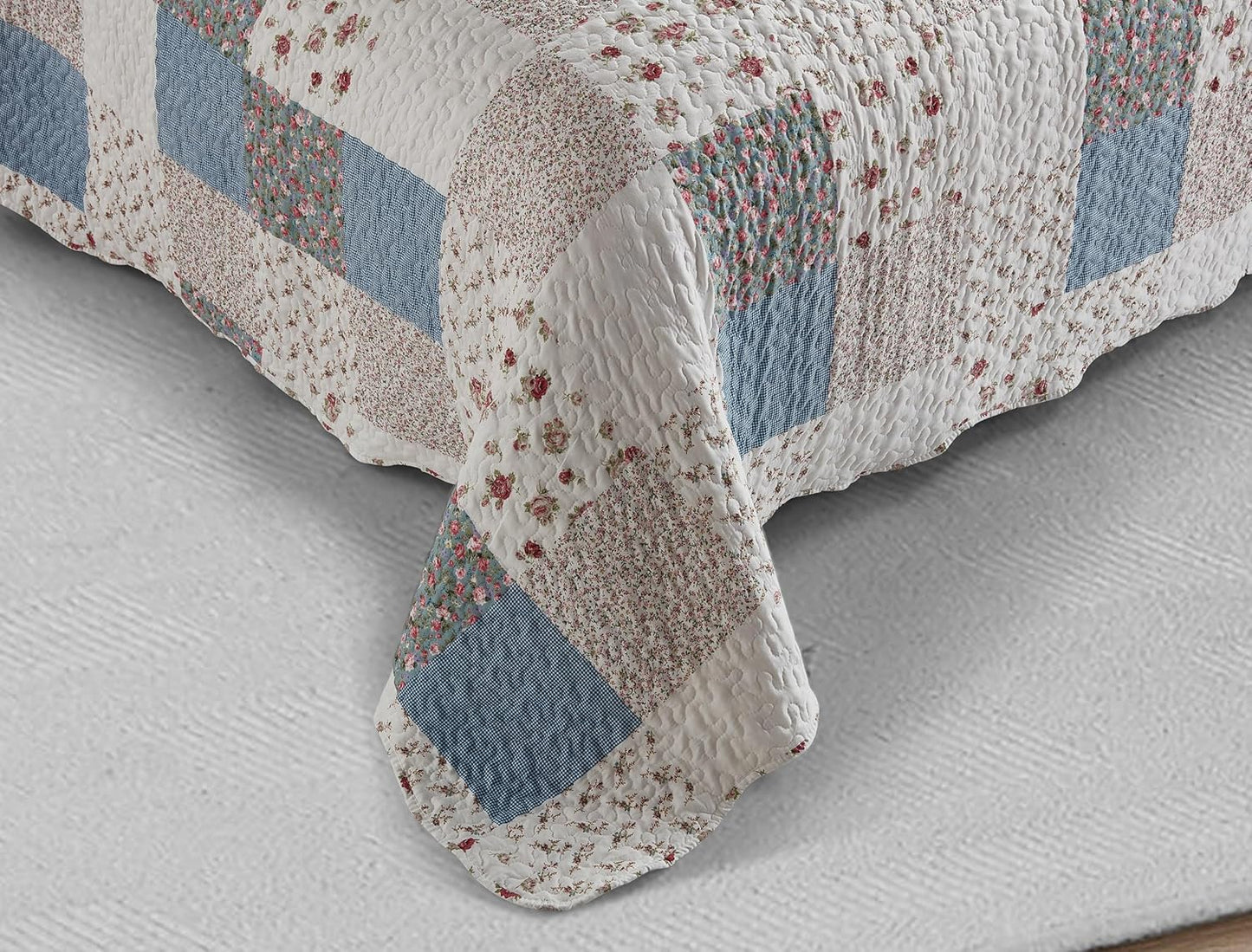 Brilliant Sunshine Pink Rose with Small Blue Check Patchwork, 3-Piece Quilt Set with 2 Shams, Reversible Bedspread, Soft Lightweight Coverlet, All-Season, Full/Queen, Pink Blue