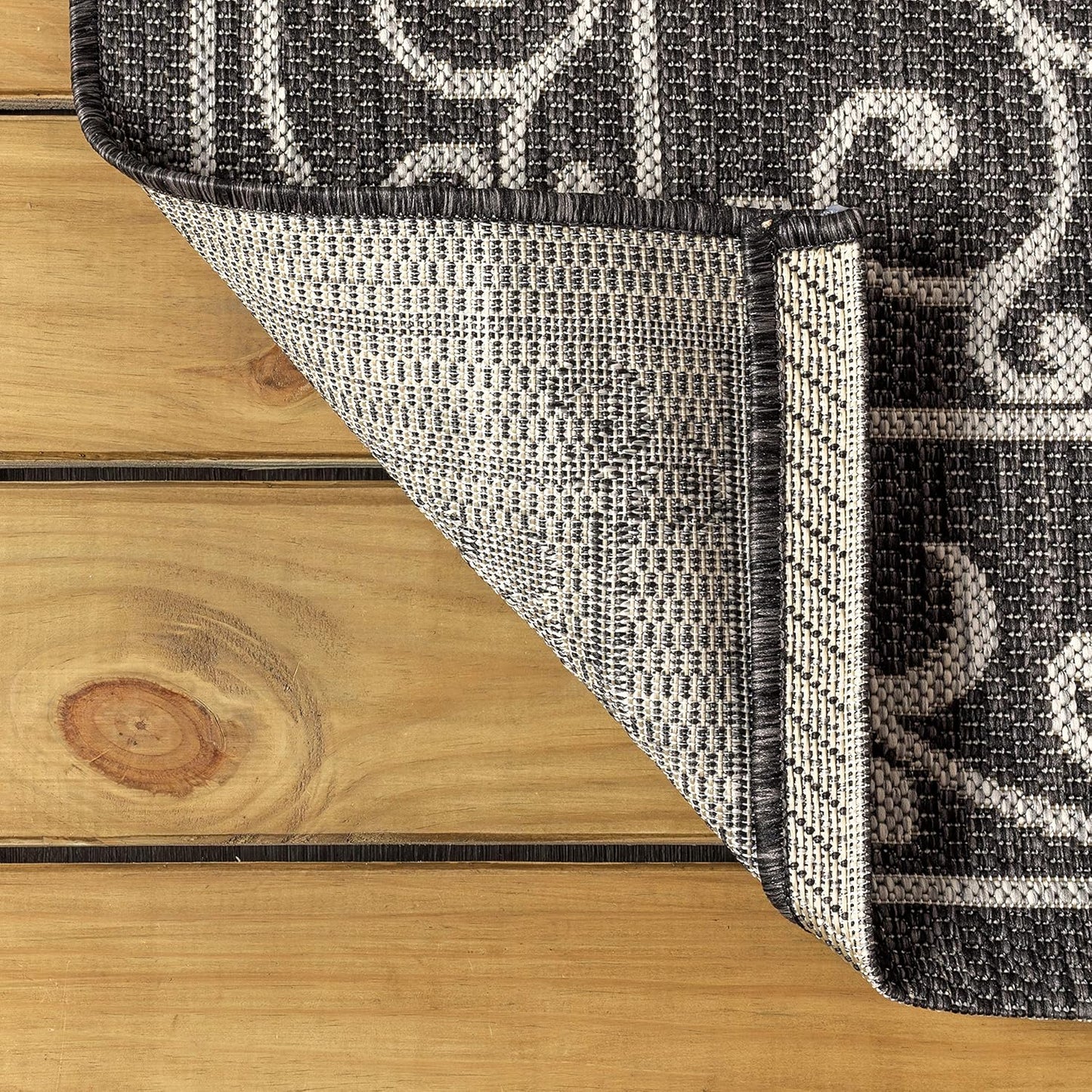 JONATHAN Y Vintage Filigree Indoor Outdoor Square Area Rug 3X3 Black/Gray, Charleston Textured Weave for Backyard, Patio, Porch, Easy-Cleaning, High Traffic, Pet-Friendly, Non-Shedding (SMB106G-3SQ)